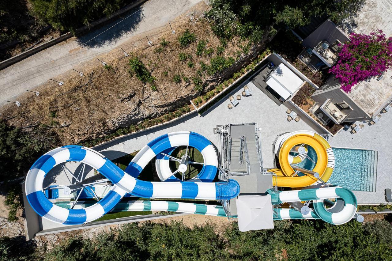ポルト プラタニアス ビーチ リゾート&スパ Platanés エクステリア 写真 Aerial view of the water park