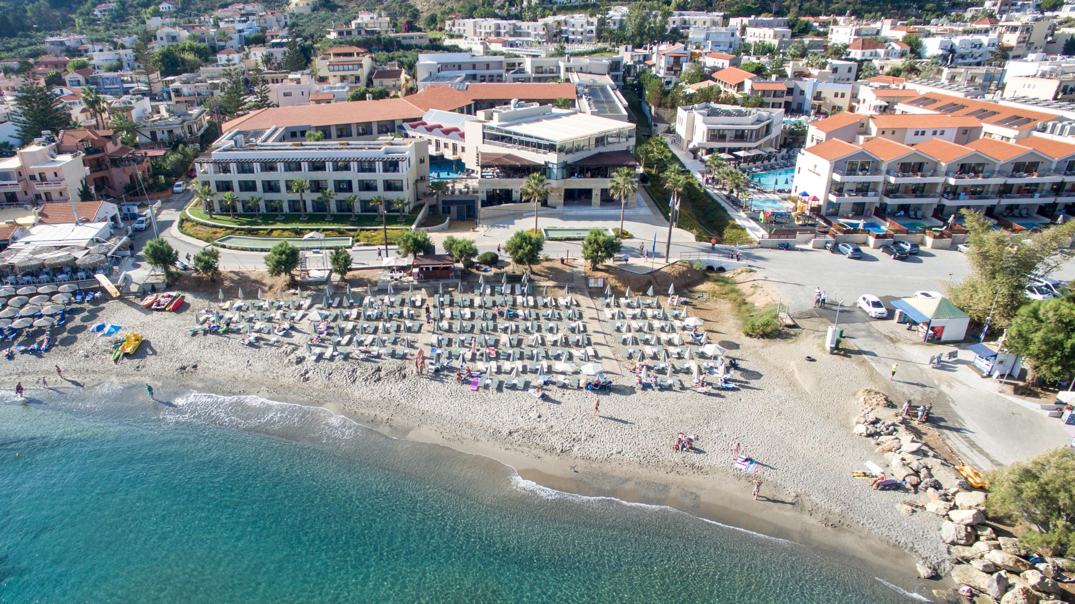 ポルト プラタニアス ビーチ リゾート&スパ Platanés エクステリア 写真 Aerial view of the beach
