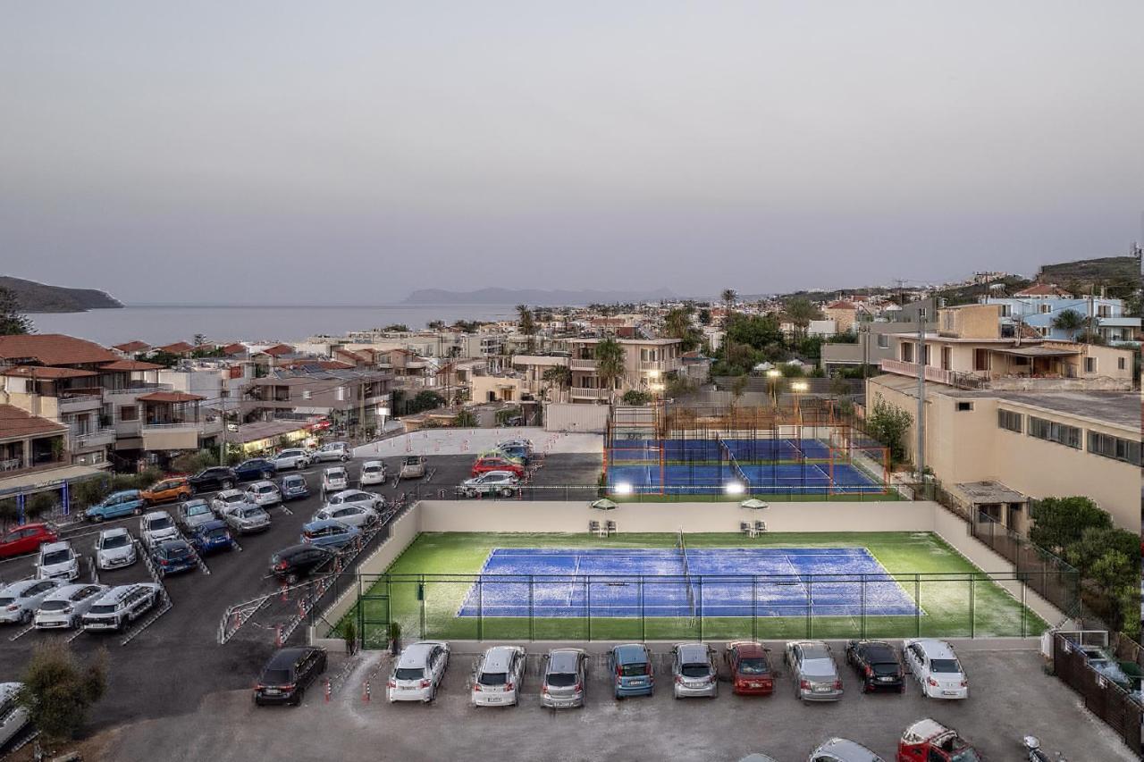 ポルト プラタニアス ビーチ リゾート&スパ Platanés エクステリア 写真 Tennis courts in Nea Vrasna